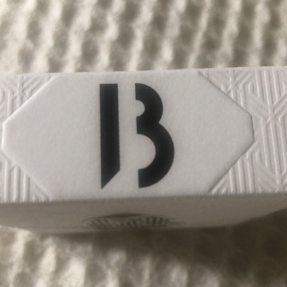 Byredo Super Cute Mini White Paper Gift Box W/Sticker Closure / Used Once - Picture 3 of 5